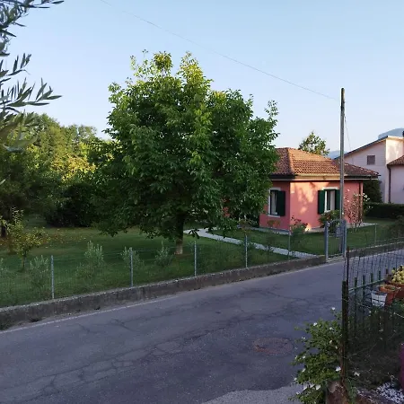 La Casina Nyaraló Barga